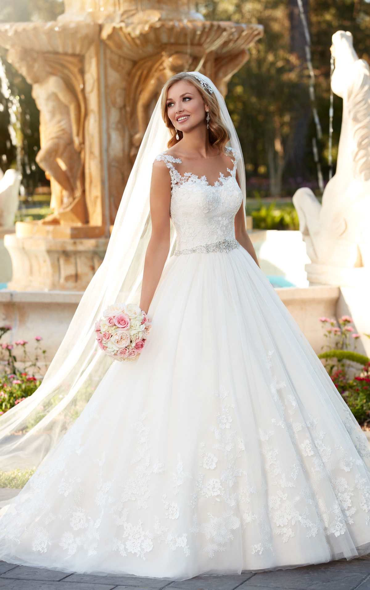 Stella miila☆　0628 Simple Wedding Dress with V-Neckline | Stella York Wedding