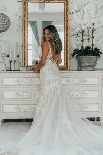 Essense of Australia #D3395IQ #2 default (IVIV-PL) IVR Lace & Tulle ov Ivory Gown w Porcelain Tulle Illusion thumbnail