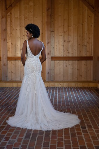 Essense of Australia #D3335 #1 (IVIV-PL) Ivory Lace and Tulle ov Ivory Gown w Porcelain Tulle Plunge thumbnail