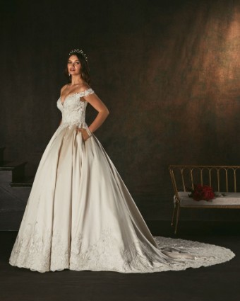 Casablanca Bridal #C152 #0 default Ivory/Ivory/Ivory thumbnail