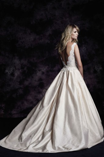 Paloma Blanca #4613 #1 thumbnail