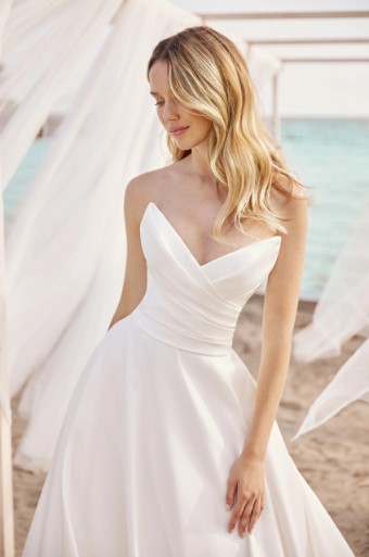 Paloma Blanca #M2479 #2 default Natural thumbnail
