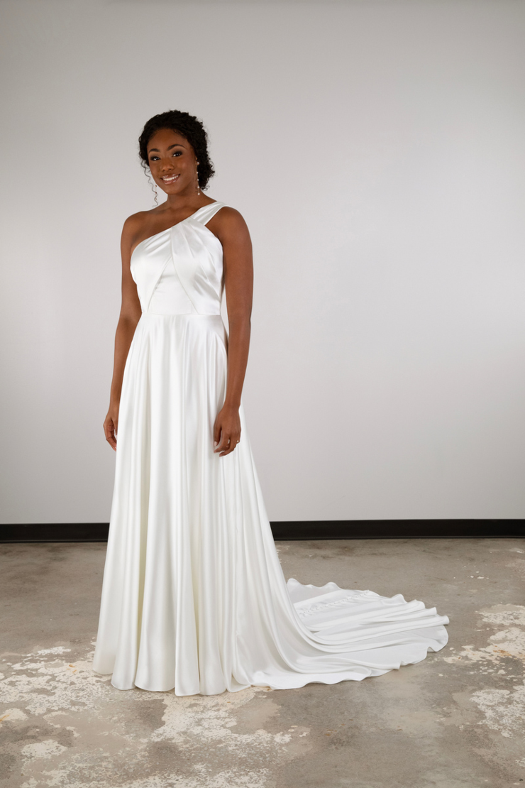 Essense of Australia Bridal Dresses | Ave 22 Off The Rack
