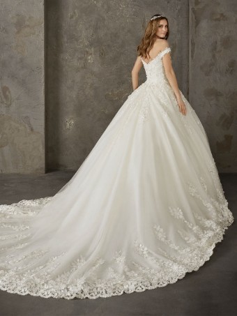 Pronovias #Nigeria #3 thumbnail