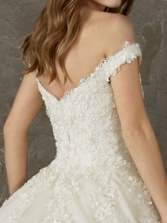 Pronovias #Nigeria #2 thumbnail