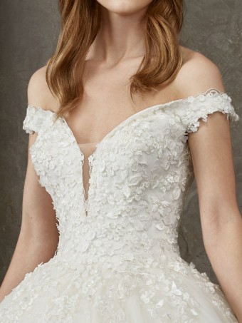 Pronovias #Nigeria #4 thumbnail